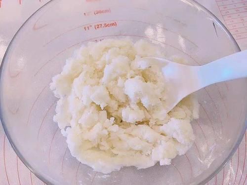 免烤箱，吃过就念念不忘，这款山药小饼看起来其貌不扬