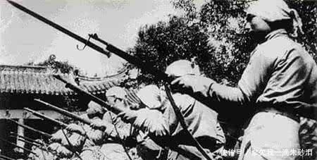子弹|抗战中,为何一方发起刺刀冲锋而另一方要反冲锋不是没子弹!