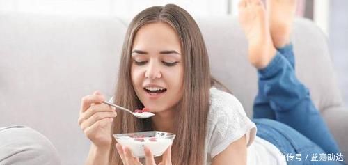 玫瑰花茶|女性多少岁绝经最好？四种迹象，若在45岁后出现，祝贺卵巢很年轻