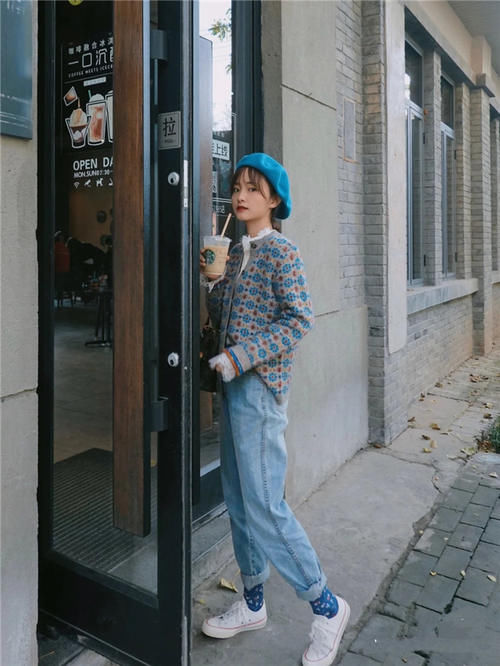 2021早春建议大家多穿“奶奶衫”，时髦优雅又气质，怎么搭都好看