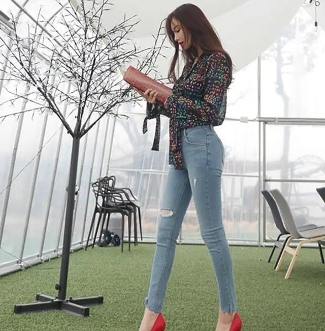 牛仔裤 穿上牛仔裤,气质更加动人,穿出时髦亮眼的装扮