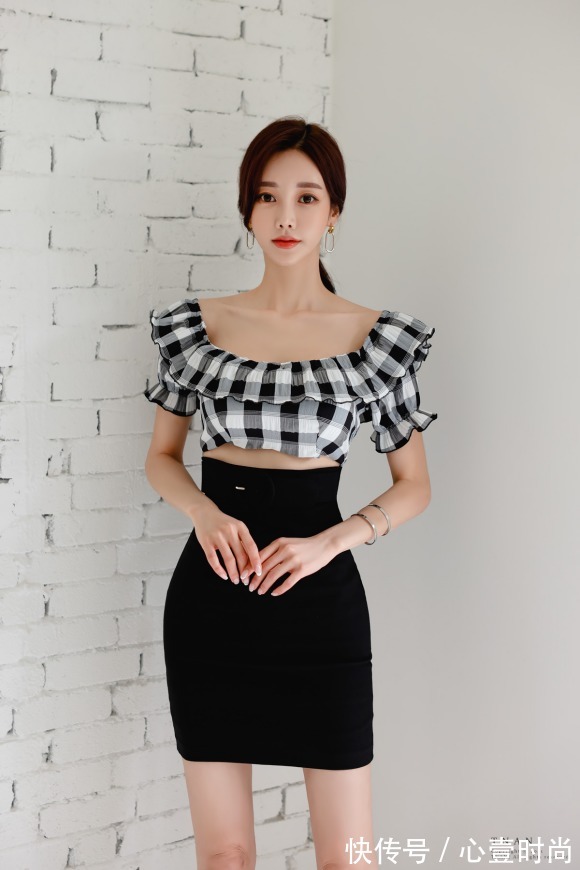 包臀裙|女神孙允珠高清时尚搭配:花束格纹层叠梦蕊黑白包臀裙