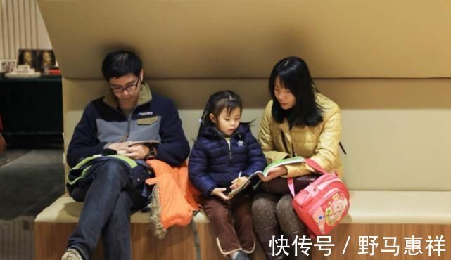 孩子|孙子打针奶奶却火了祖孙俩表情神同步,网友真是亲孙子