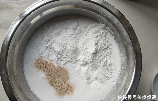 大米别煮粥,搅一搅手不碰面做米糕,比凉皮简单,比面包香软好吃