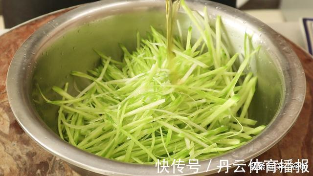 饭店|饭店的“凉拌萝卜丝”为啥好吃？看看都用的啥调料，开胃又解腻