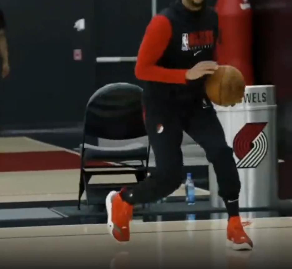 CJ1代终于曝光？球员上脚玫瑰城配色，外形好评，签名鞋还是驭帅15？