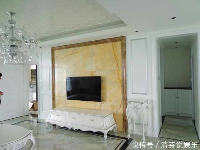 背景墙|老公把卧室装修得像皇宫似的,闺蜜都笑我是个有钱女人