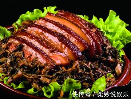 大厨教你正宗扣肉做法，肥而不腻，看得直流口水，在家就能自己做