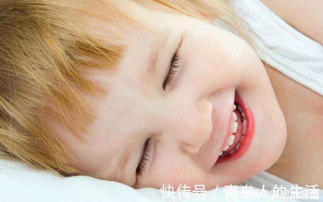 大脑|若你家宝宝睡觉有这3个举动,说明右脑发育好,长大后多半有出息