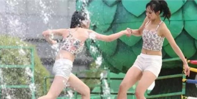 中国“最长寿”的4大综艺,快本排名第2,第1已播出30年了