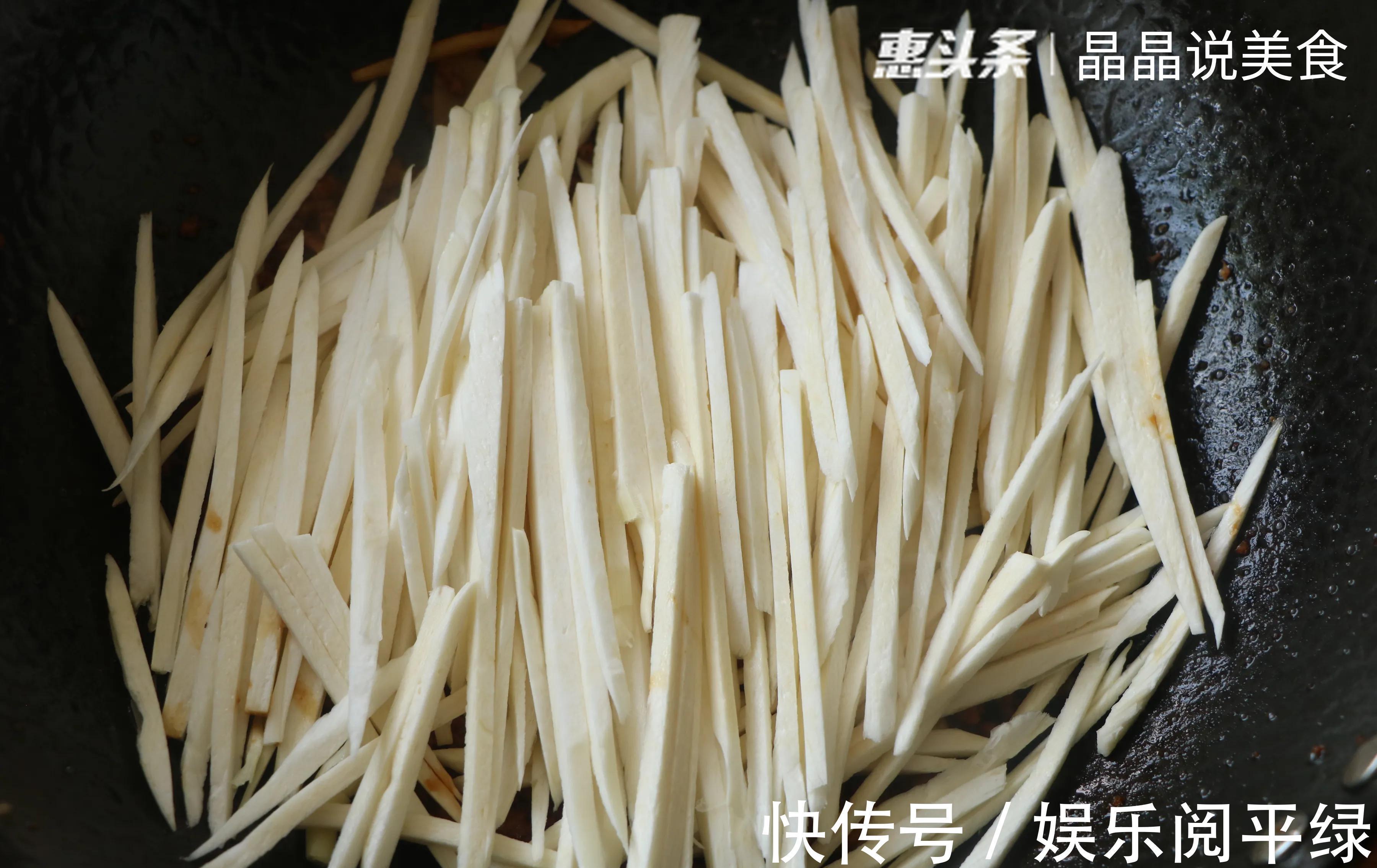 茭白|天气热没胃口，不知道吃什么，这样的家常小炒开胃下饭