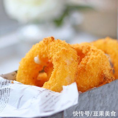 爆浆|#巨下饭的家常菜#金黄酥脆，会爆浆洋葱圈