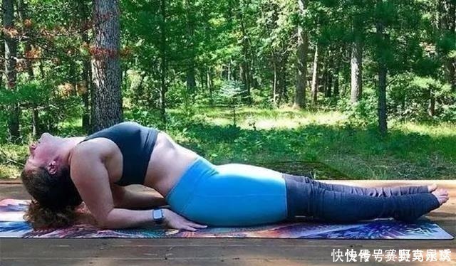 双手|一个极具观赏性的瑜伽体式，开胸又美背，你解锁了吗？