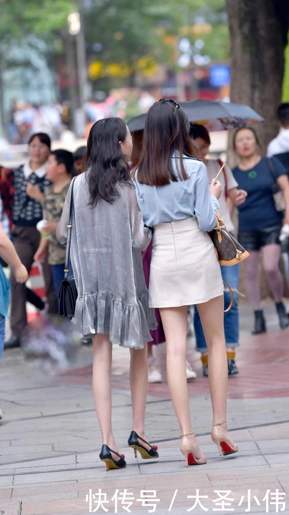 小姐姐|美女街拍两给美女的腿都好细呀矮一点小姐姐好卡哇伊