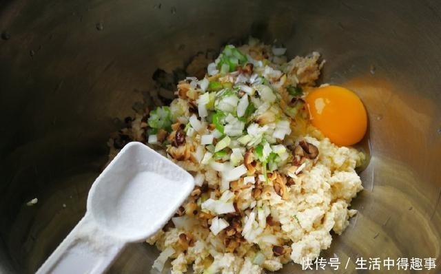 豆腐创意吃法,鲜香下饭,比肉还受欢迎,上桌孩子抢着吃!