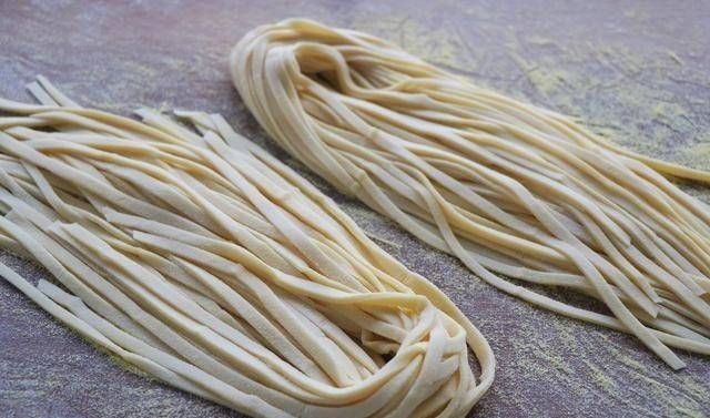 面条别再买了,教你在家做,劲道好吃,干净卫生,而且做法真简单