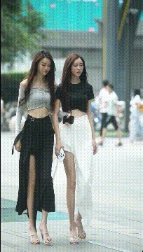 |搞笑GIF:本店月月的销售冠军,在这跳舞老板都不敢管