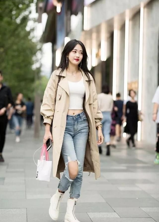 长发披肩|长发披肩的美女,身穿吊带长裙,美观又大方