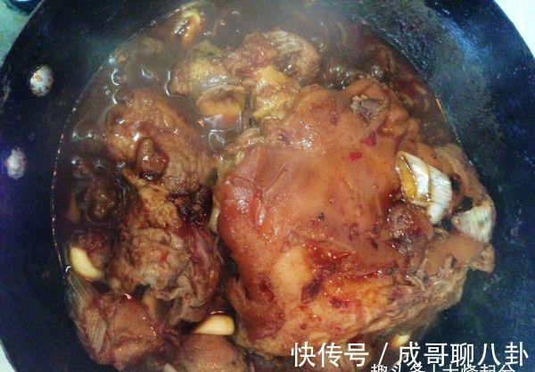 酱汤|猪肘子怎么做好吃？大厨秘制配方，成品肥而不腻咬一口满嘴留香