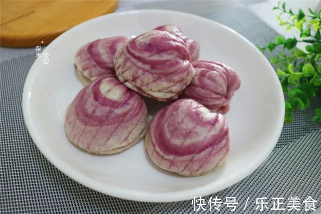 晚上蒸一锅，早餐热一下就上桌，又软又甜，大人省事孩子喜欢