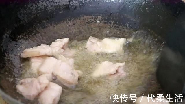 天凉了，腐竹和猪肉一起炖，这吃法才叫爽，开盖那一刻，太香了