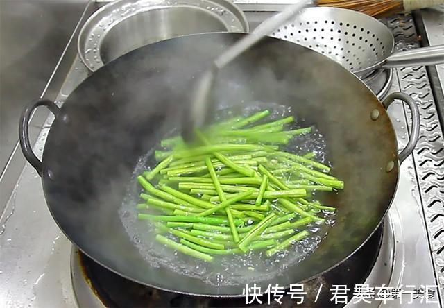 五花肉|厨师长炒的长豆角一周都吃不腻,脆嫩入味又下饭,学会自己在家做