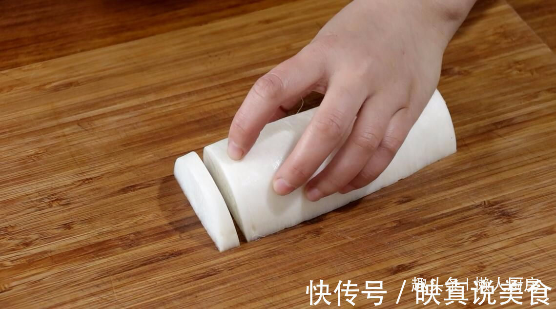 教你糖醋萝卜的秘制做法，酸甜爽脆，开胃又解腻，半小时就能吃