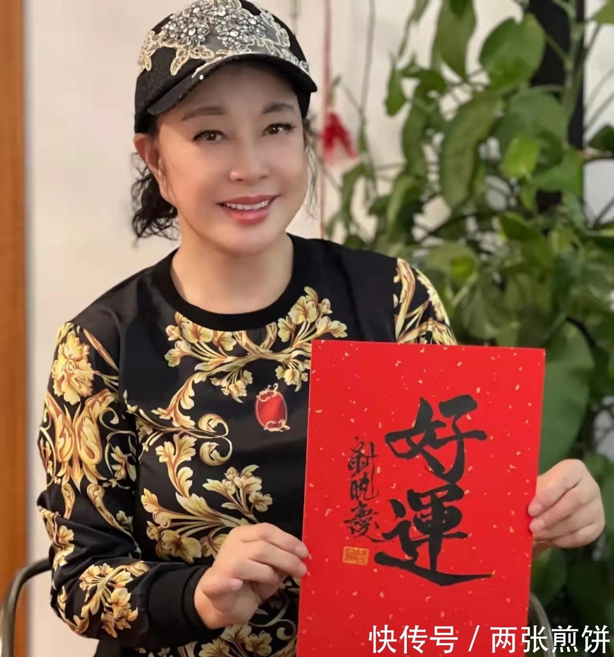 曾翔&曾翔若参观刘晓庆的书法,估计一脸崇拜:这才叫艺术!