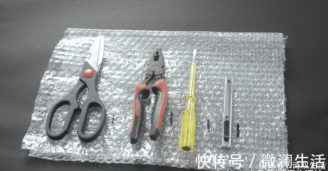 快递箱|快递箱里的气泡垫别扔了, 没想到它作用这么大, 家家户户用的到