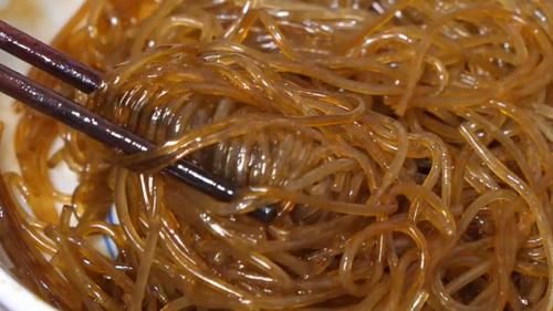 脆爽|包菜炒粉条，记住不要直接炒，技巧告诉你，粉条香滑不粘锅