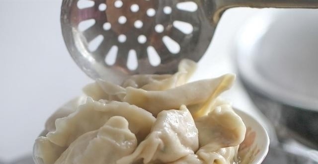 包萝卜饺子时,别放“此2物”,很多人会放,萝卜味道很怪还发苦