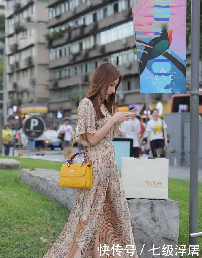 蝙蝠袖印花连衣裙,时尚又大气,身材包容度高