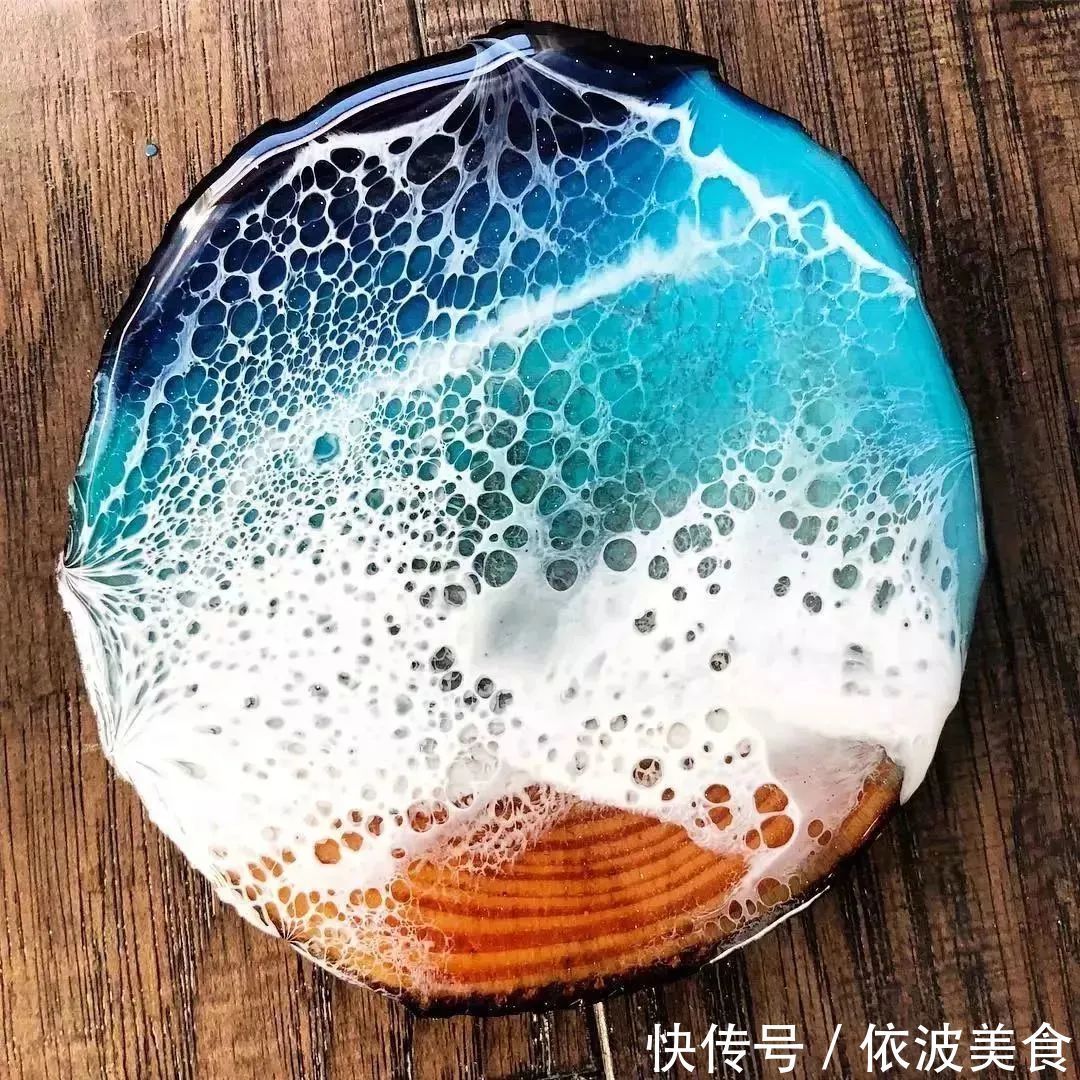 夏威夷&从没学过美术的她,用简单粗暴技法画画,让她成为了百万富豪