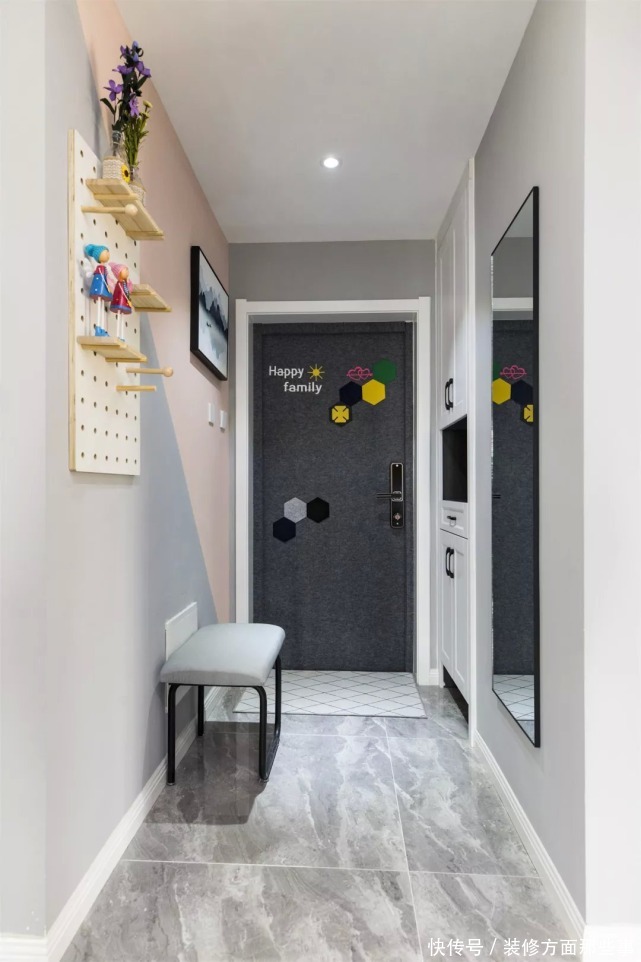 电视柜|87平现代风两居室,黑白灰加入粉色调的装饰这个沙发墙太浪漫了