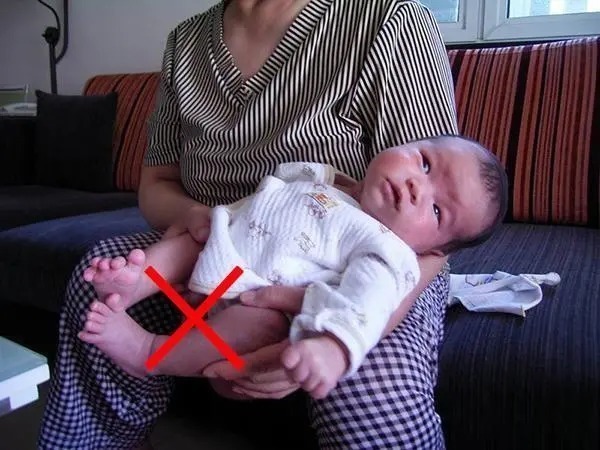 新手爸|新生儿出生后,尽量不要对宝宝做的9件事,新手爸妈早了解早避坑
