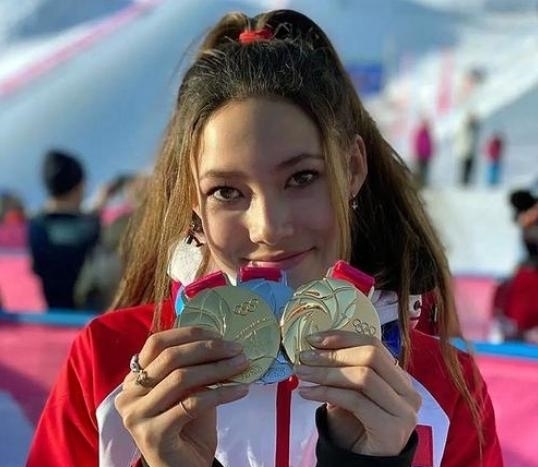 少女|16岁美籍少女,放弃美国国籍加入中国国籍,短短三月斩获3枚金牌