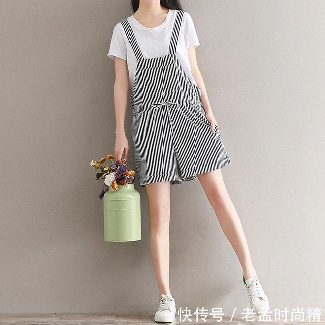 t恤 女人别总穿连衣裙,青春减龄的背带裤,让你换一种风格换一种心情