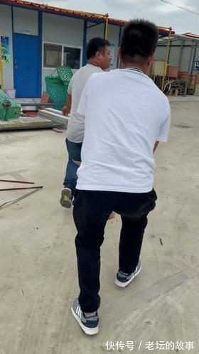 除害江苏小伙阳澄湖钓起水老虎，小伙不知它吃了大闸蟹