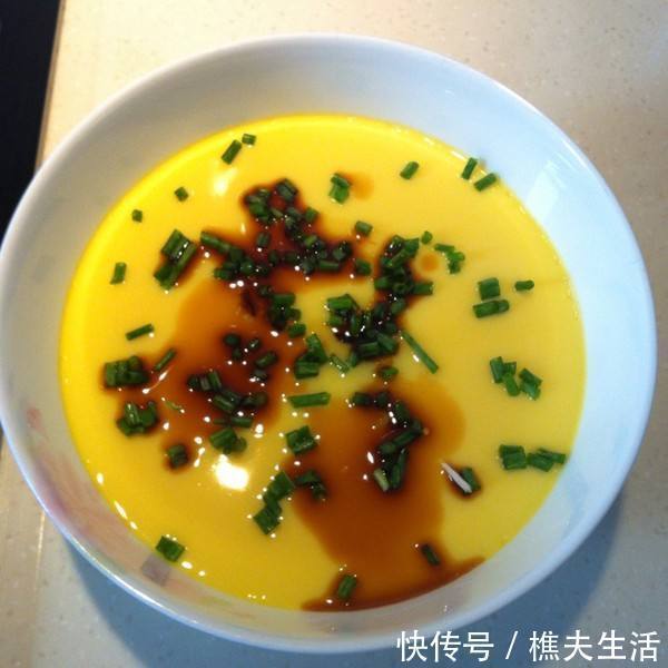 蒸水蛋是该冷水还是热水下锅，很多人都做错了，难怪不好吃