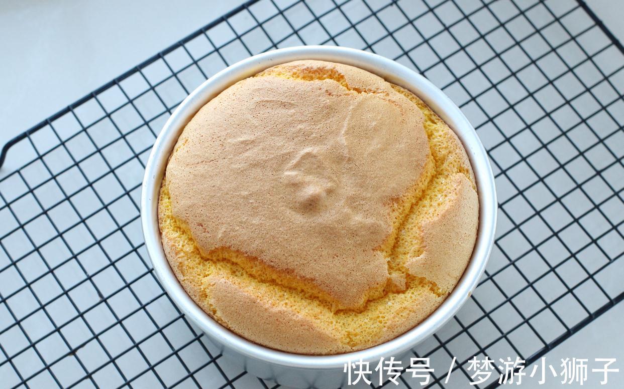 用南瓜做戚风蛋糕,细腻香甜金灿灿的,不回缩不塌陷一次就成功了