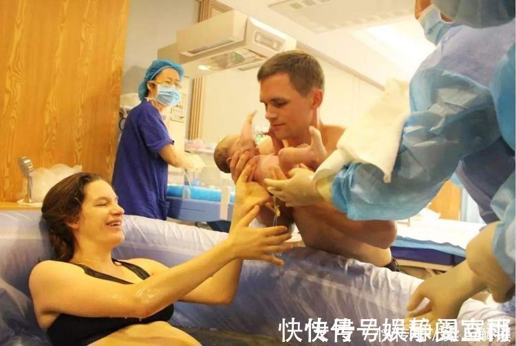 ell同是“水中分娩”,2位女明星结局截然不同,主要看这3个硬性条件