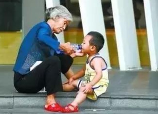 昏迷|3岁小男孩,昏迷不醒,住进重症室,奶奶的无知,害了孙子