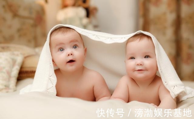 宝宝|双胞胎妹妹吃母乳,姐姐吃奶粉,5个月后两个宝宝的差别让人心疼