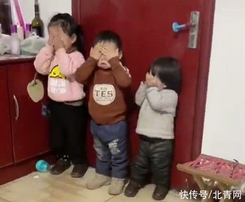 笑岔气！青岛67岁老人玩捉迷藏，披上花棉袄飞檐走壁！最后藏到了这里…