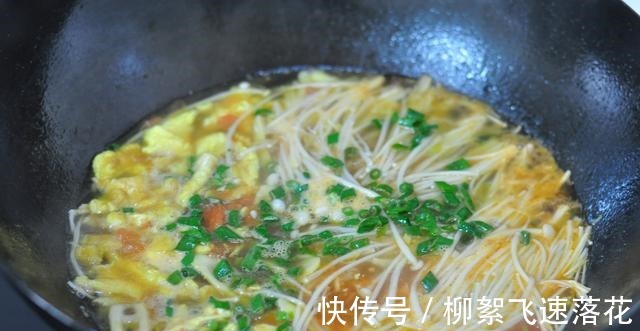 一碗好吃的番茄鲜笋汤面，做法是如此的简单，口味却鲜美！