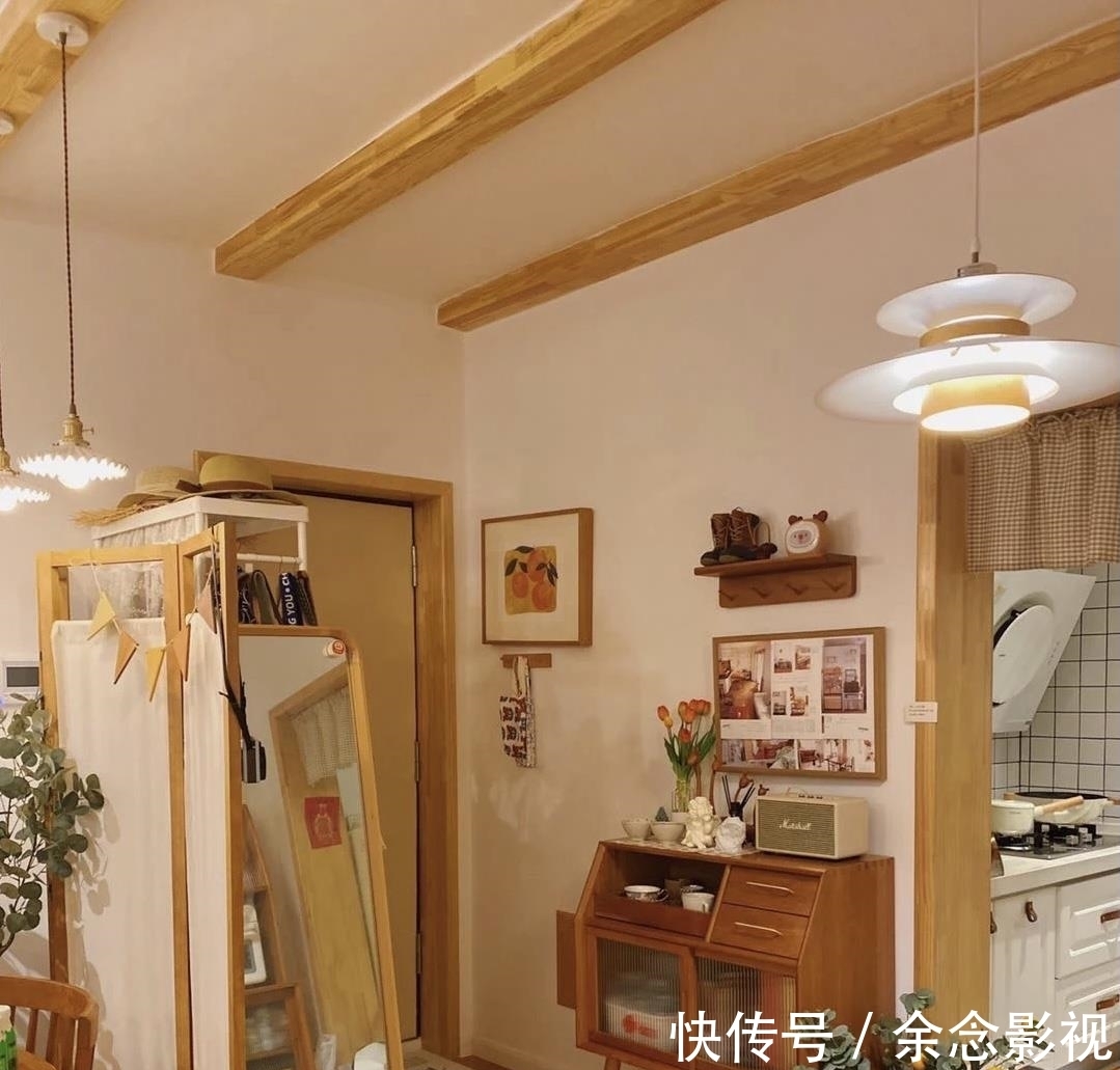 玄关|她家89㎡,空间精打细算,木头白墙,场面极度舒适,太棒了