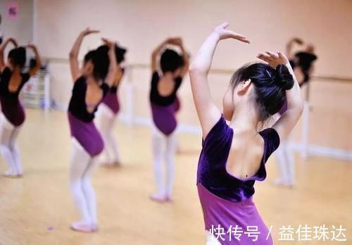 兴趣班|孩子要不要上兴趣班?清华退休老教授:这3种兴趣班费钱又没用