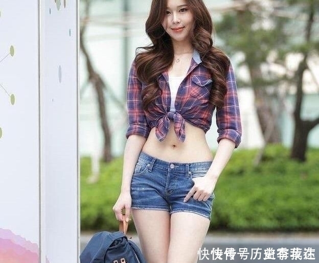 美女|穿搭靓丽的牛仔裤美女，展现高雅淑女范