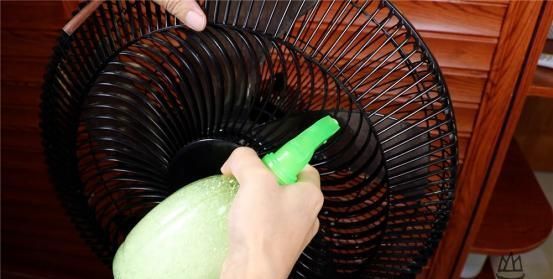 电风扇|不管电风扇有多脏,教你一招,不用拆机,灰尘污垢自动往下掉