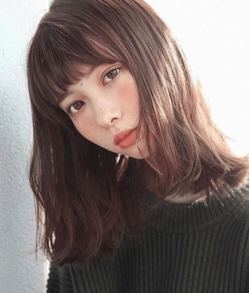 女生巨显老的4款发型，你可千万别剪